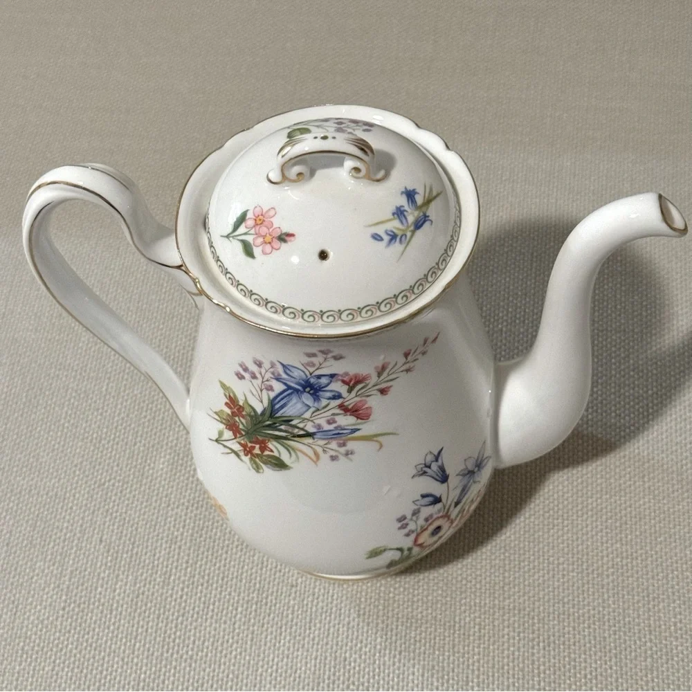 Wild Flowers 13686 (Gainsborough) by SHELLEY ENGLAND Tea- Coffee Pot